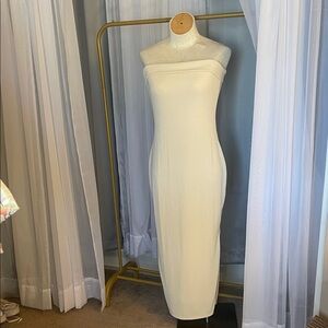 Chic Strapless Cream Dress